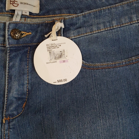 BCBGeneration NWT medium wash straight leg blue jeans size 32 - Picture 7 of 10